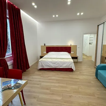 Redvelvet Blloku * Tiran