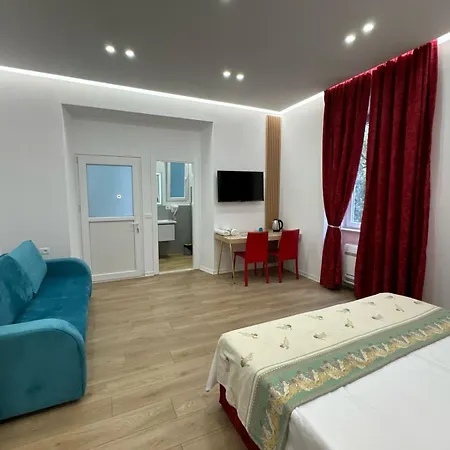 Redvelvet Blloku * Tirana